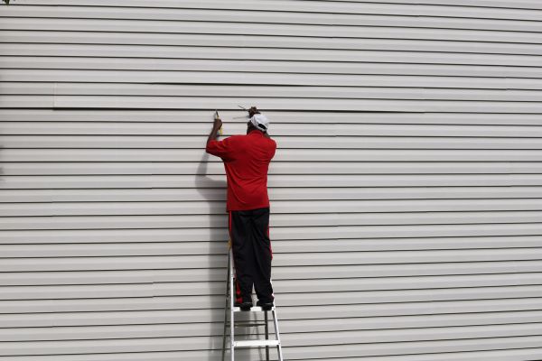 Cost of Siding Reattachment in Worcester